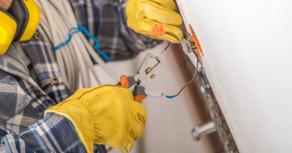 Consertos e manutenções elétricas em Curitiba